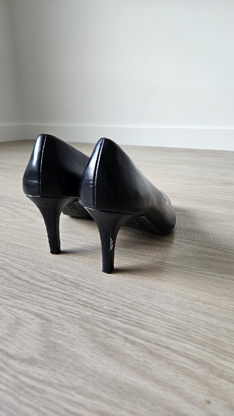Naturalizer Black Leather Heels - Size 9.5w - photo 3