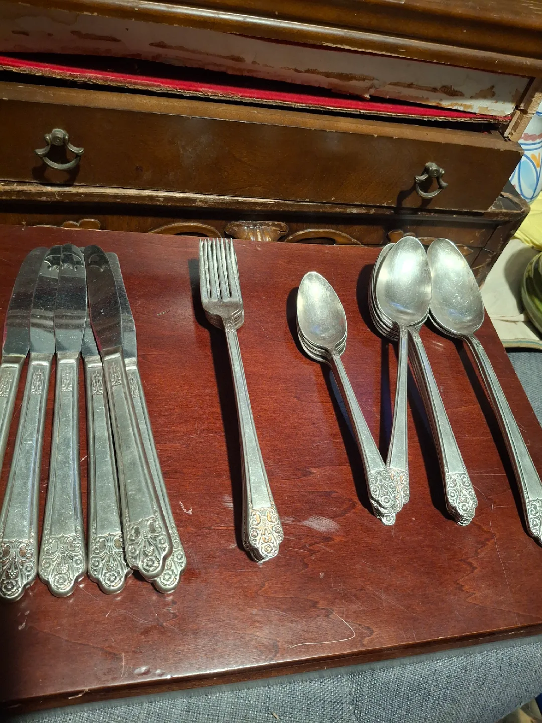 Vintage Silverware Set image indicator(4)