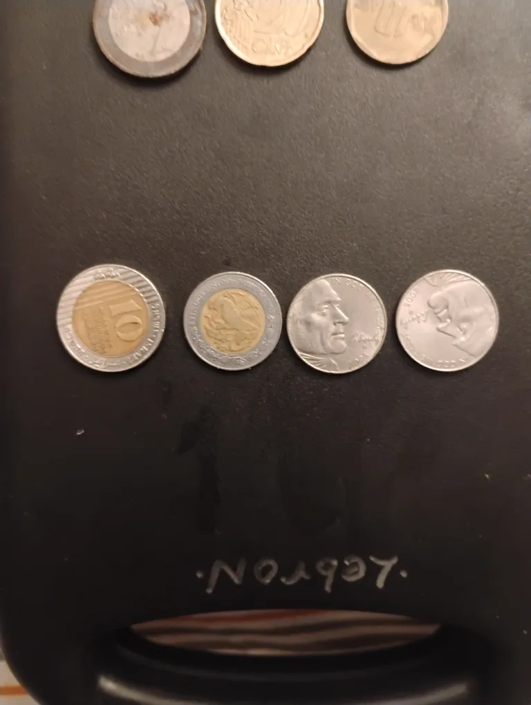 collection of coins /eight different coins image indicator(9)