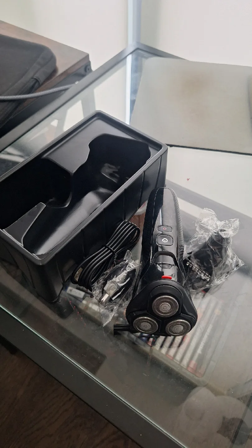 RateGist Electric Shaver 3-in-1 - New in Box! image indicator(2)