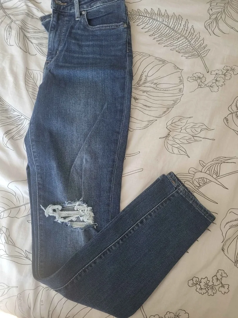 Levi's 721 High Rise Skinny Jeans - Size 29 image indicator(3)