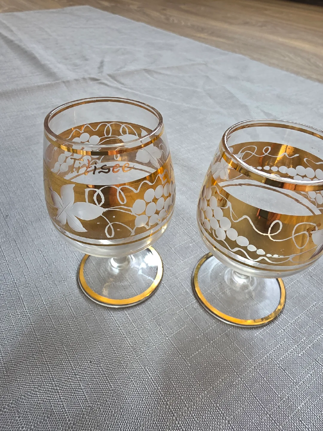 Titisee Gold Accent Wine Glasses thumbnail