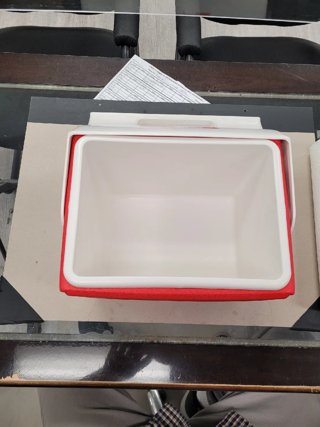 Igloo Little Playmate Cooler - Red & White image indicator(2)