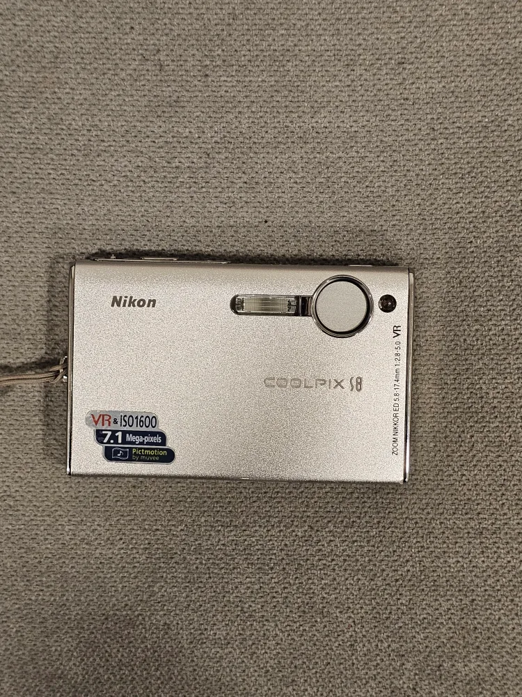 Nikon Coolpix S8 Digital Camera thumbnail