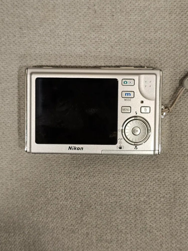 Nikon Coolpix S8 Digital Camera image indicator(2)
