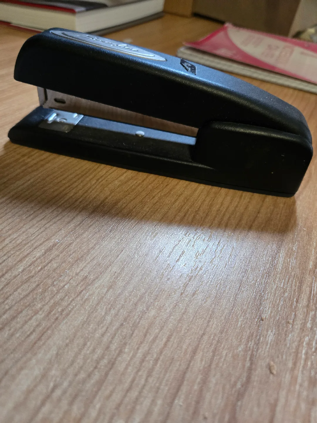 Heavy duty office stapler with full staples image indicator(2)
