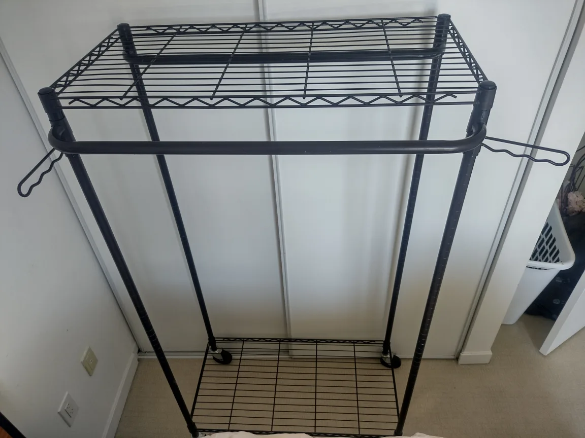 Metal Garment Rack with Wheels image indicator(5)