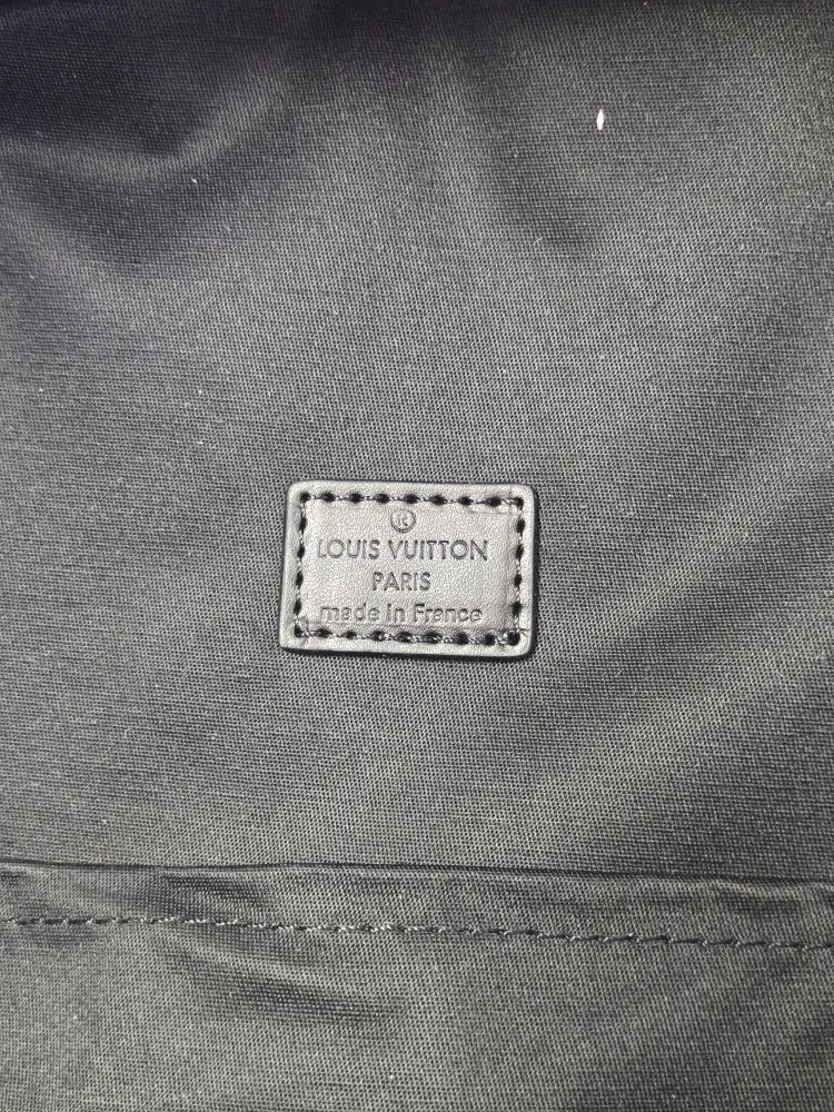 LV backpack image indicator(9)