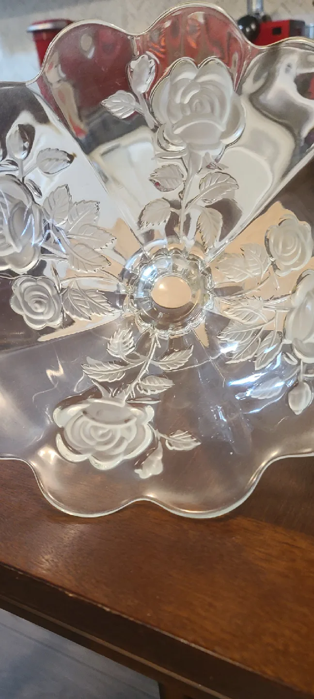 Elegant Clear Glass Floral Bowl image indicator(6)