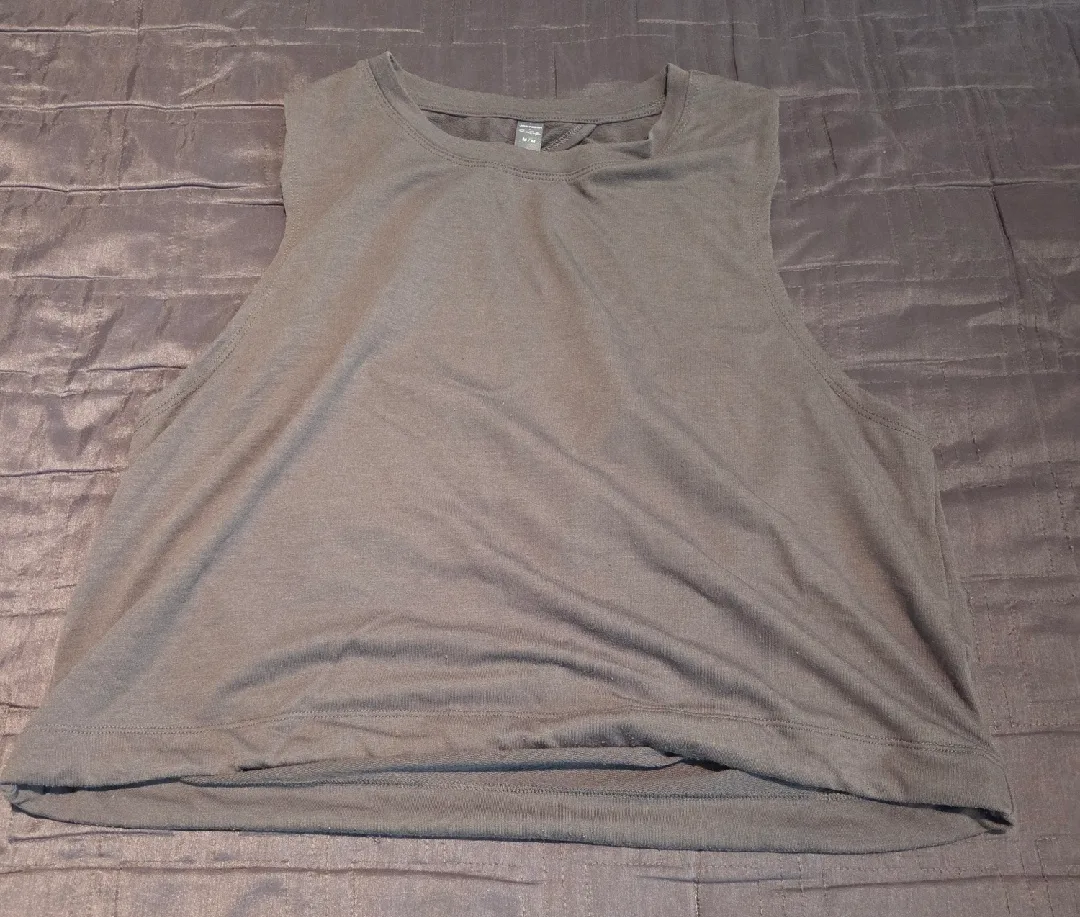 FREE Joe Fresh Active exercise crop top, size M thumbnail