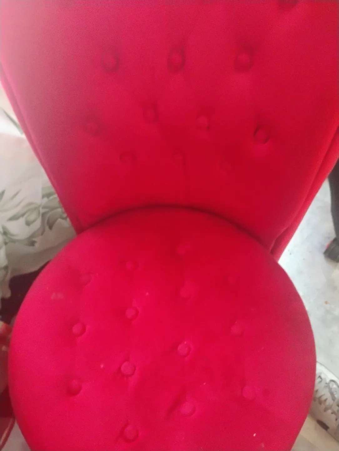 Pink Tufted Accent Chair image indicator(3)