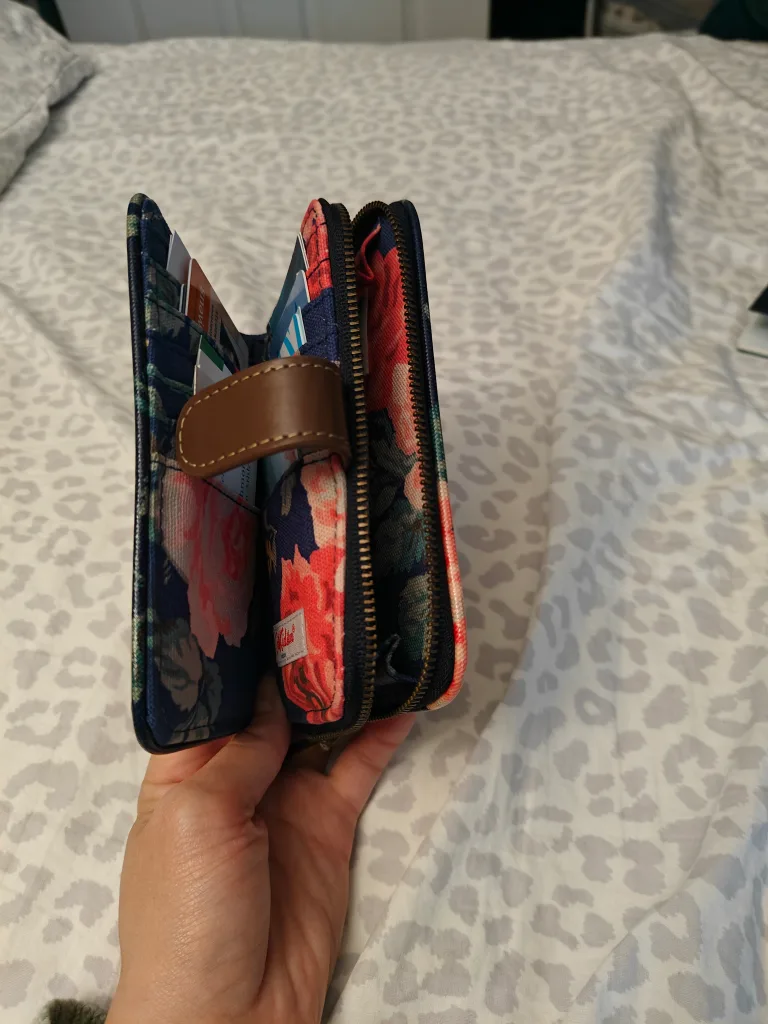 Cath Kidston Floral Wallet 🧡💖 image indicator(3)