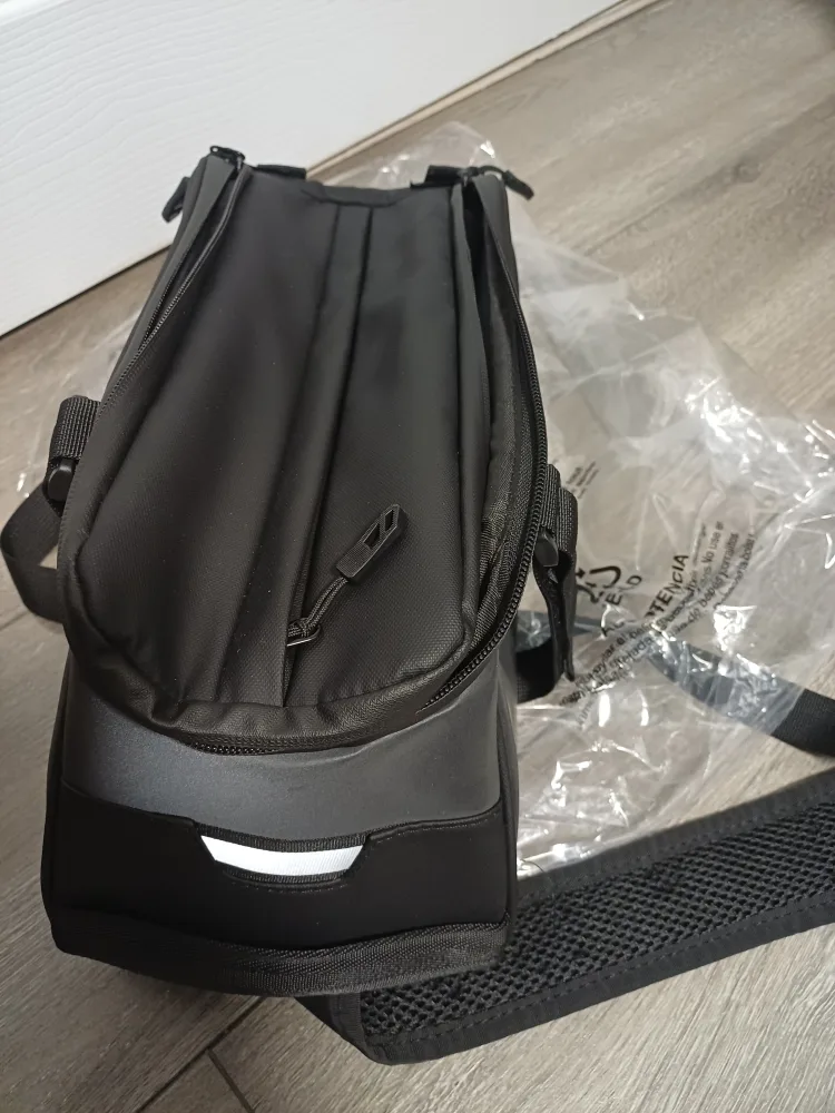 8L Motorcycle Tail Bag - Black image indicator(4)