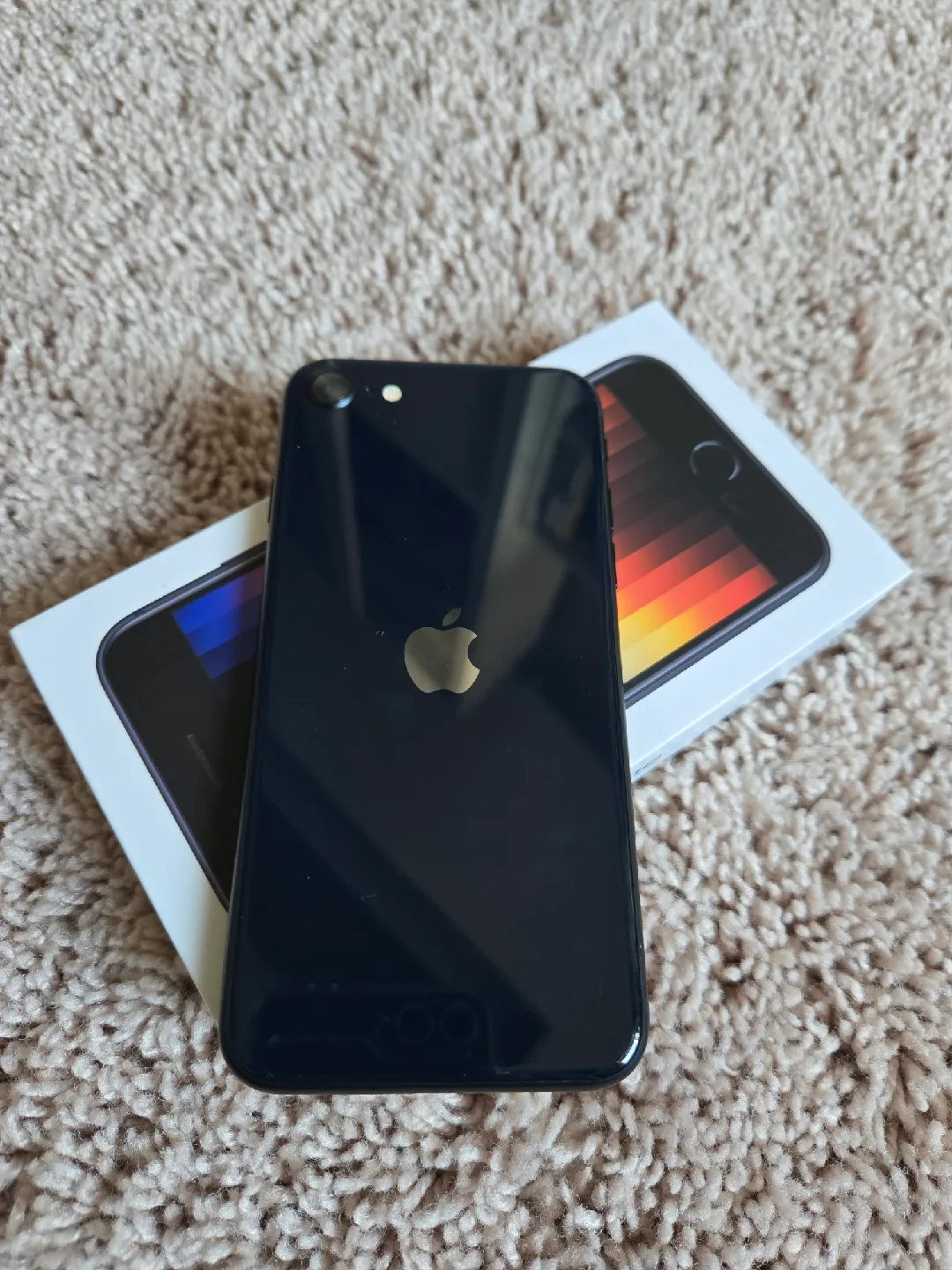 iPhone SE (3rd Gen) 256 GB image indicator(2)