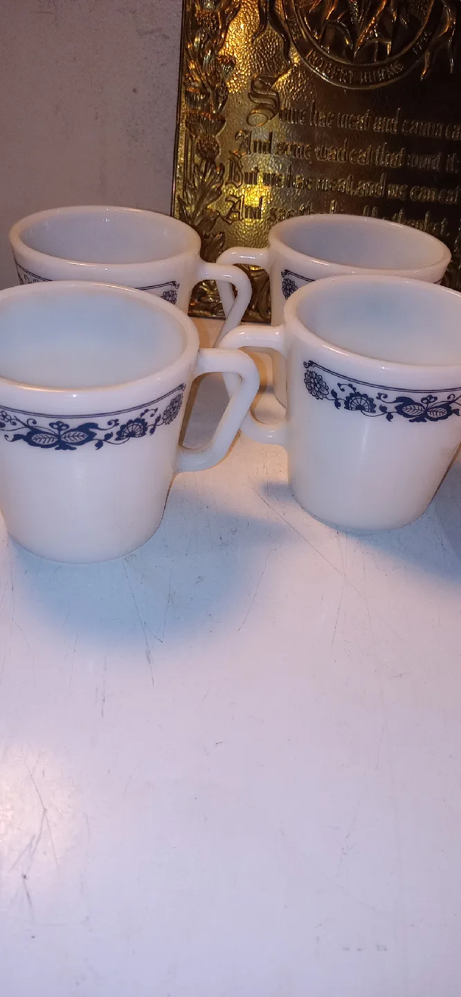 Vintage Pyrex Blue Cornflower Mugs and Plate Set image indicator(4)