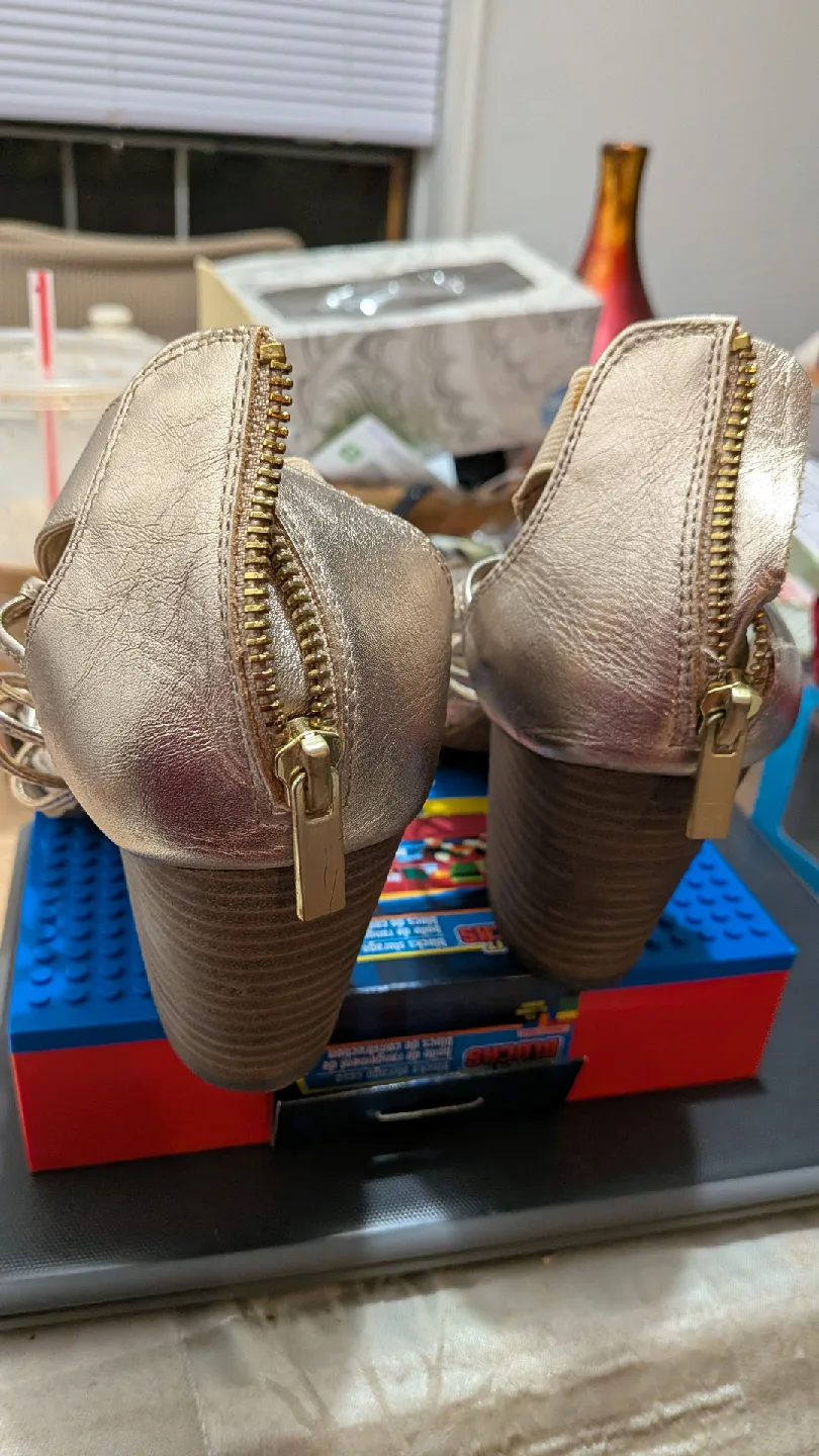 Bella Vita Gold Heels image indicator(3)