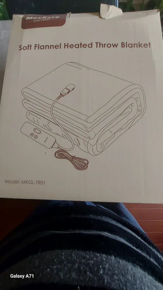 MaxKare Soft Flannel Heated Throw Blanket - New in Box! image indicator(2)