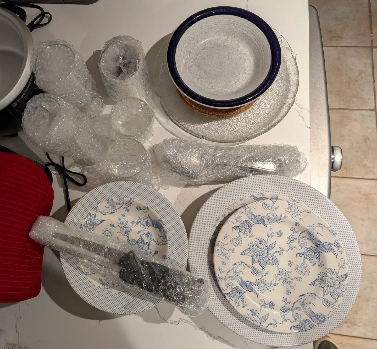 Crosley Dishes Set, Floral Pattern image indicator(3)