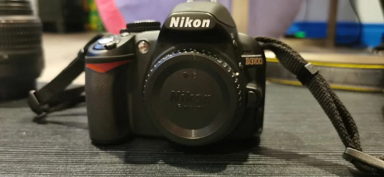 Nikon D3100 Camera with Two Lenses image indicator(2)
