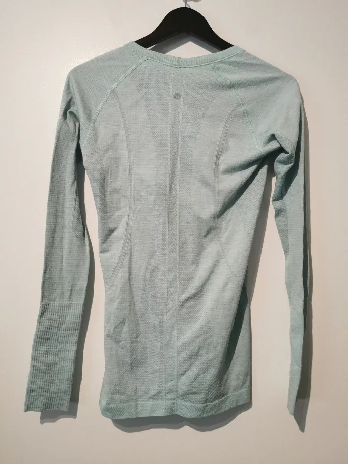 Lululemon small top image indicator(7)