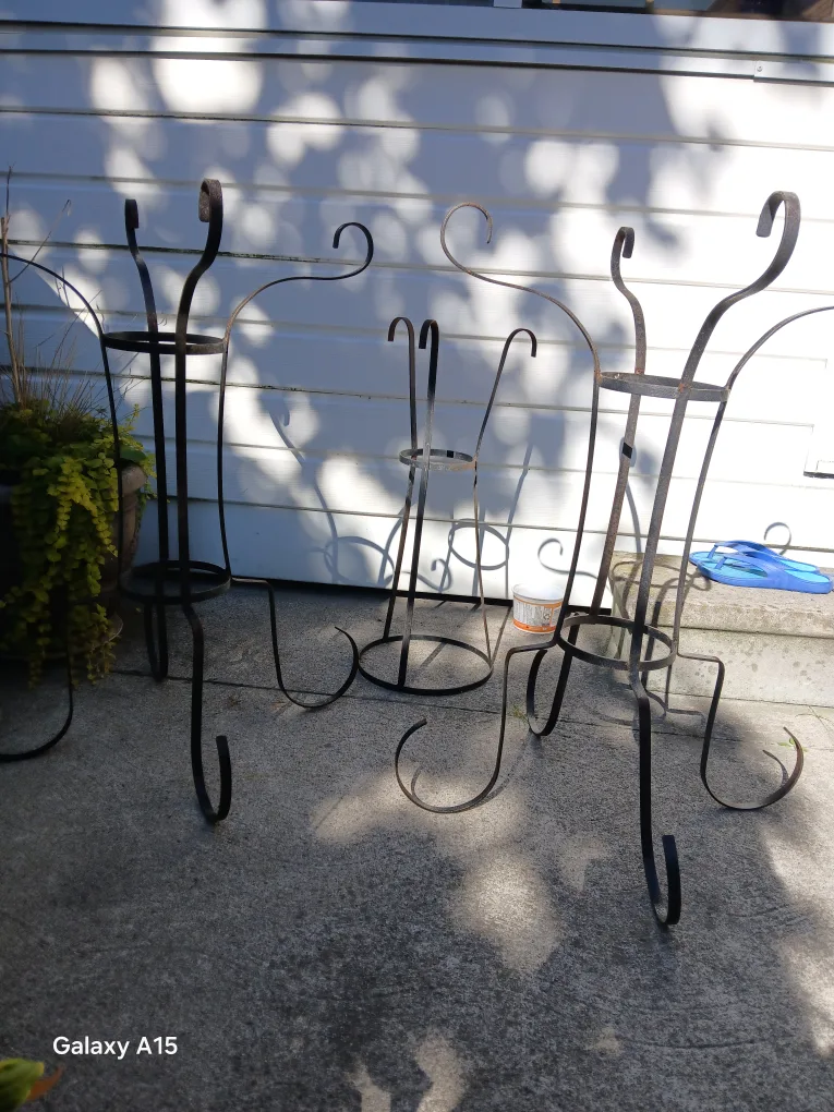 Wrought Iron Plant Stand image indicator(7)
