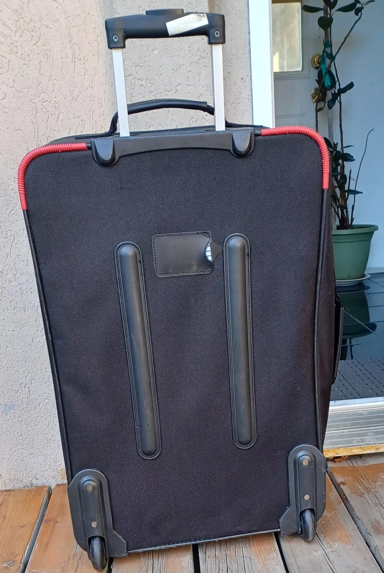 Canada Luggage Co. Rolling Suitcase image indicator(2)