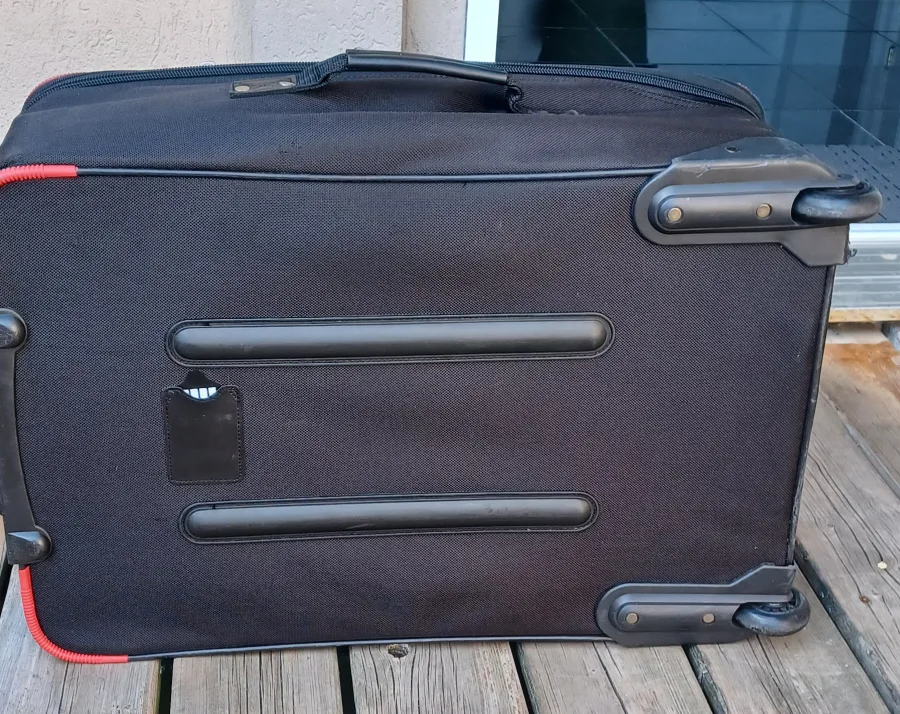 Canada Luggage Co. Rolling Suitcase image indicator(3)
