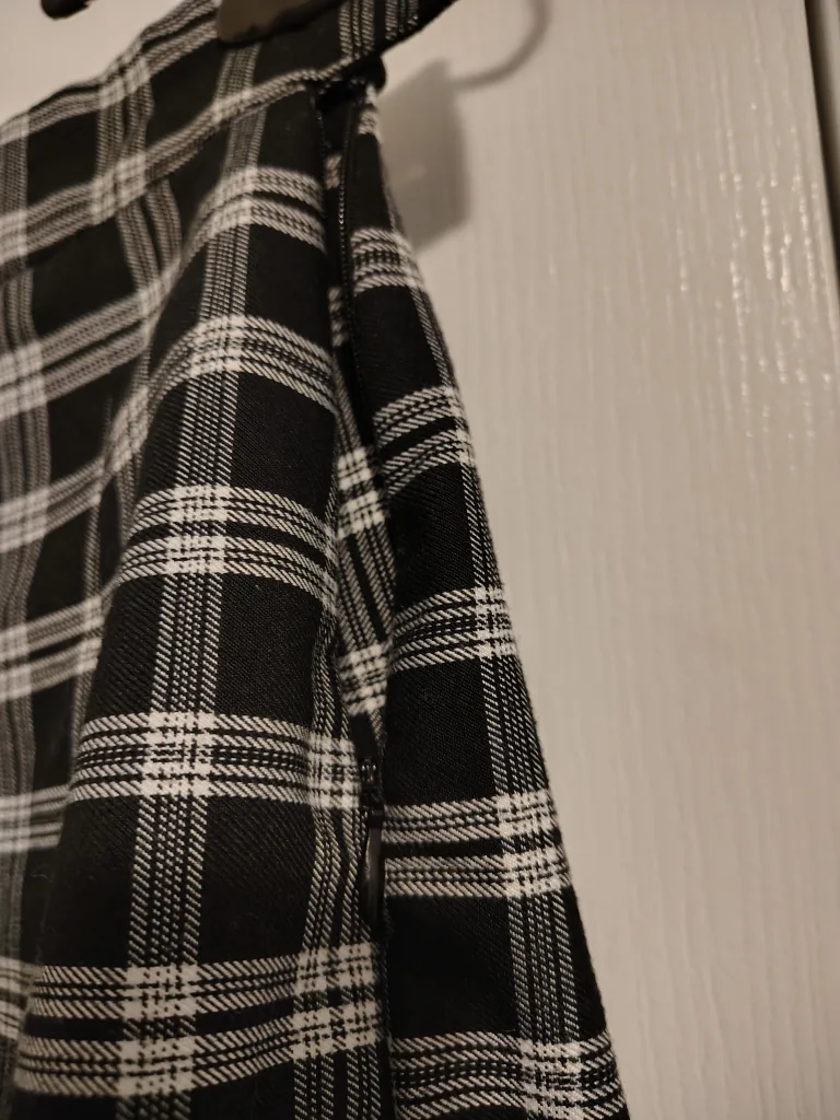 Black & White Plaid Pleated mini Skirt image indicator(2)