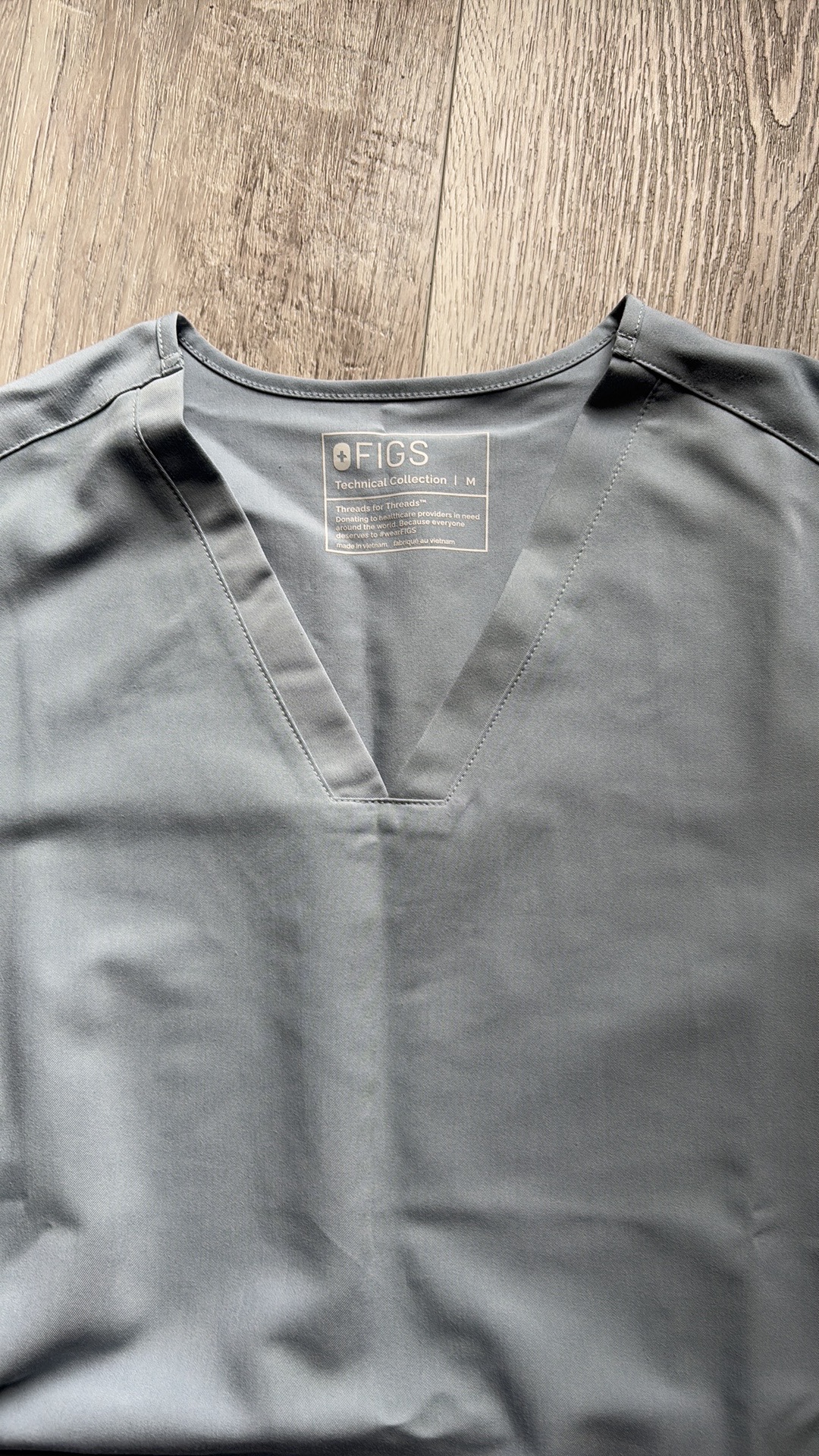 Figs casma 3 pocket scrub top - photo 2
