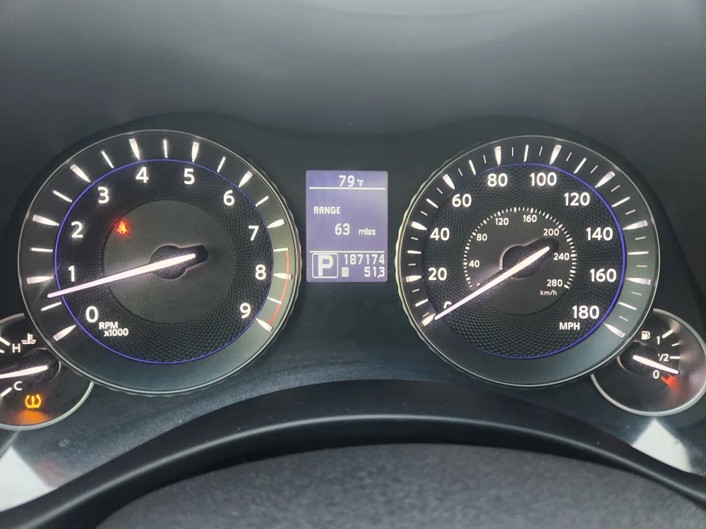 2011 Infiniti M37x image indicator(10)