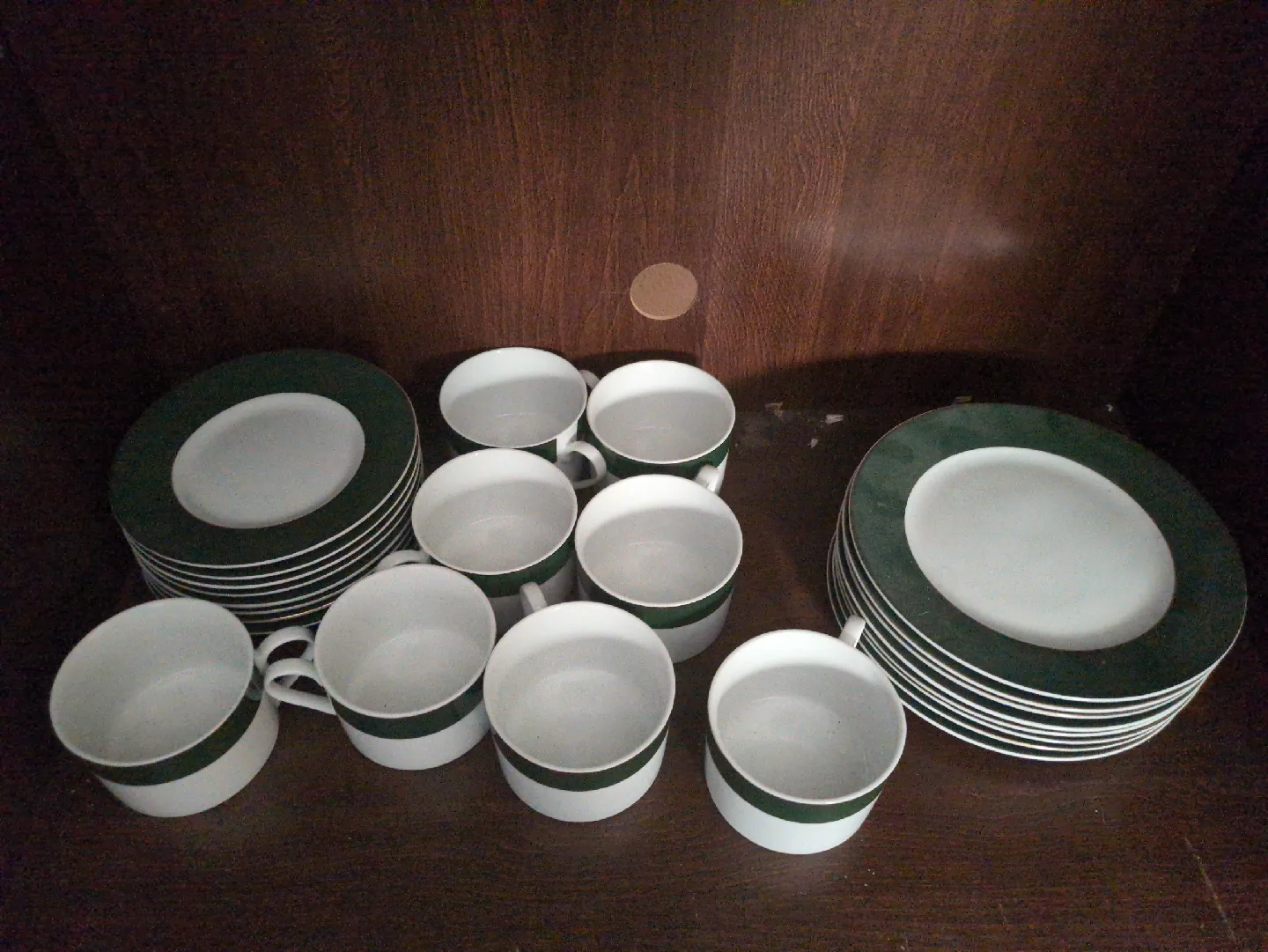 Plates and Cups Set thumbnail