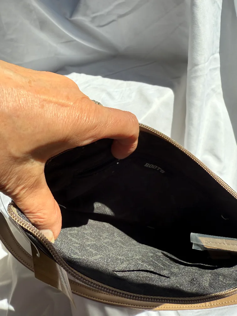 New Roots Crossbody Bag image indicator(3)