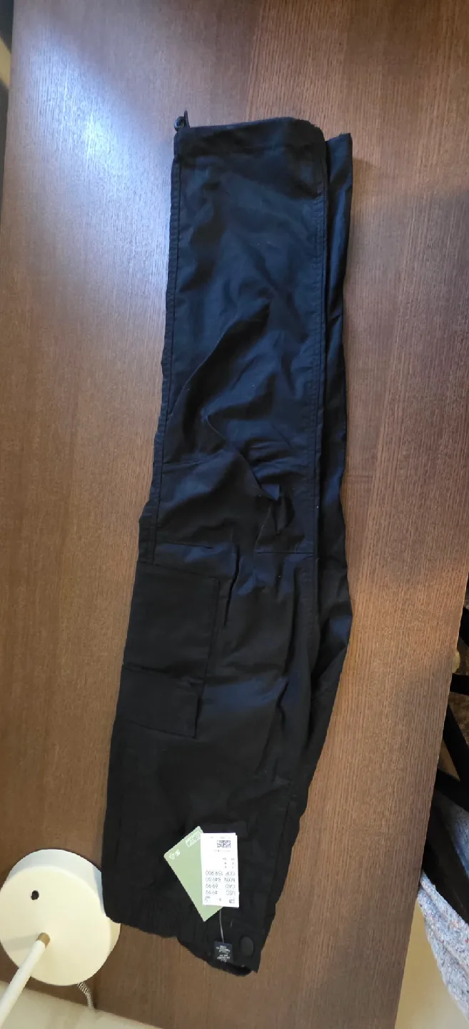 H&M Black Regular Fit Pants - Size S