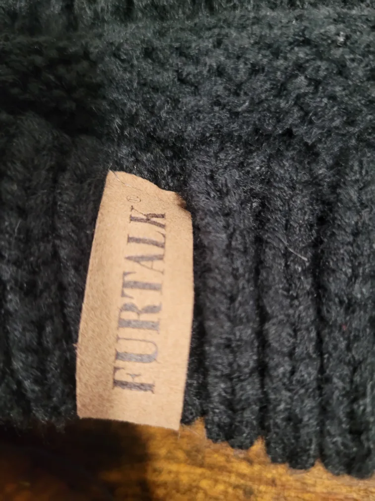 FURTALK Black Knit Pom Pom Beanie image indicator(2)