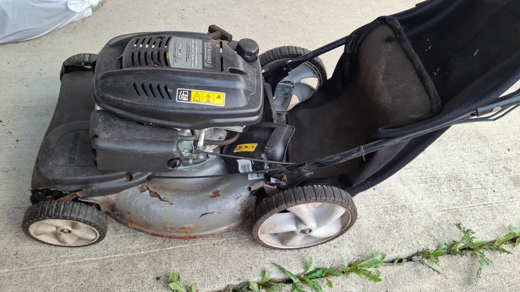 Used Yard Machines Self Propelled Lawn Mower image indicator(2)