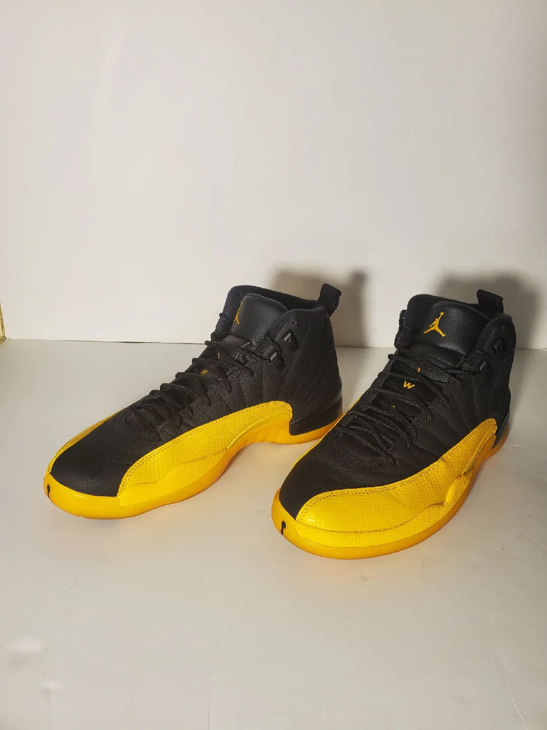 Jordan 12 Retro Black University Gold W/Box 130690-070 S 10 image indicator(3)