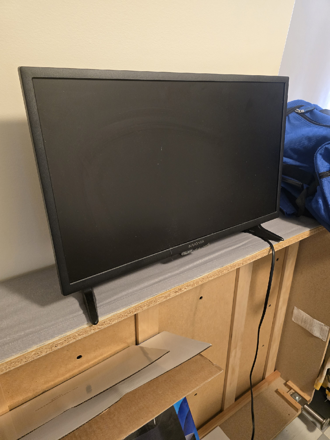 Insignia 24 in Smart TV with Remote