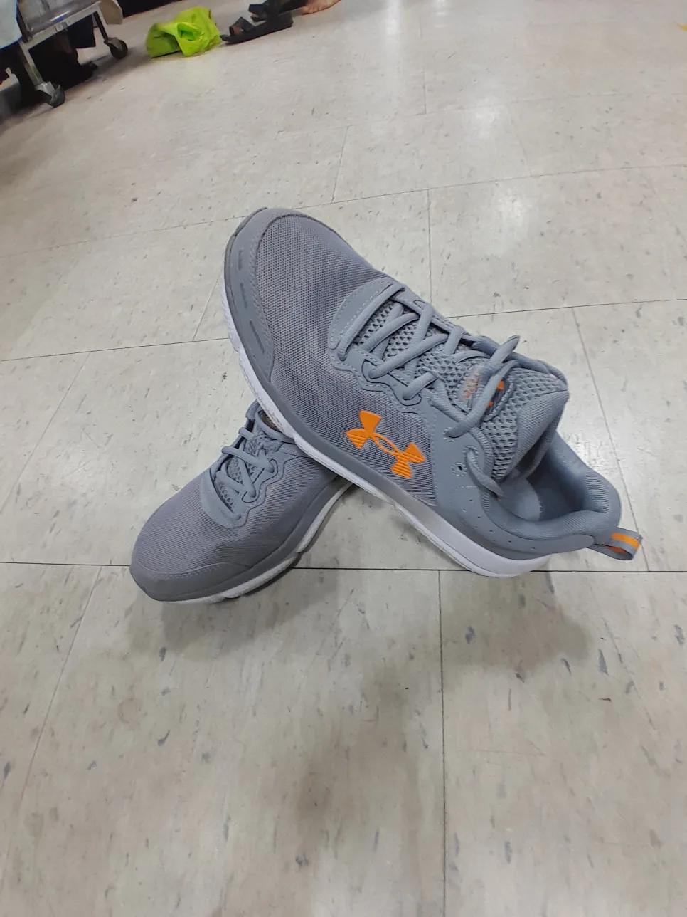 Under Armour Grey Running Shoes Size 10.5 thumbnail