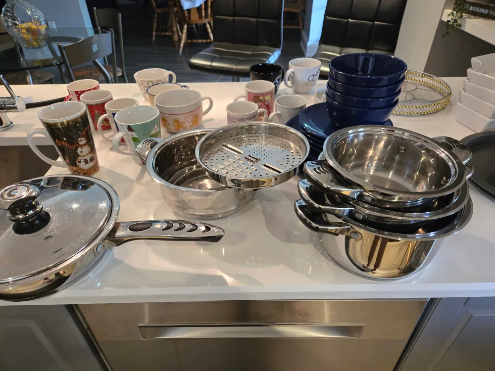 Variety of Kitchen Items image indicator(3)