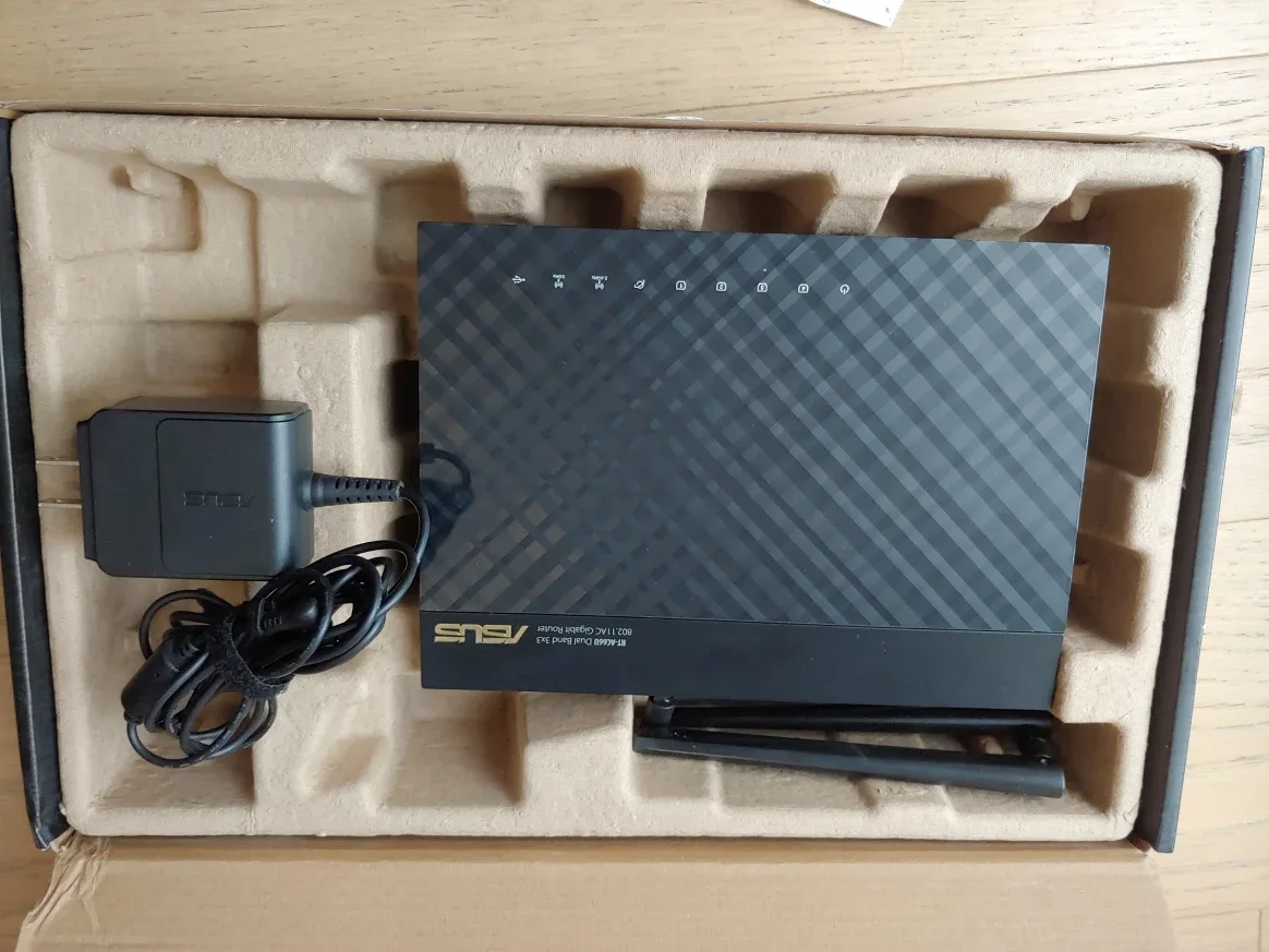 Asus RT-AC66U (Also Known as AC1750) DUAL band Gigabit Router thumbnail