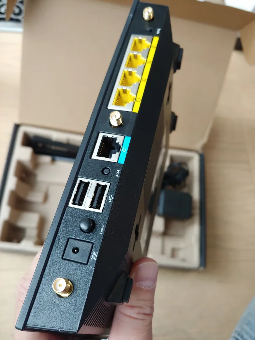 Asus RT-AC66U (Also Known as AC1750) DUAL band Gigabit Router image indicator(5)