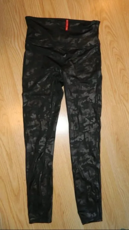 NWOT SPANX hi rise Leggings..size L thumbnail
