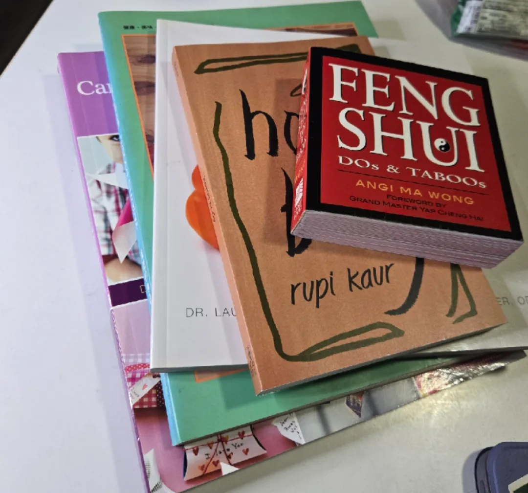 Bundle of 5 Books 📚 image indicator(3)