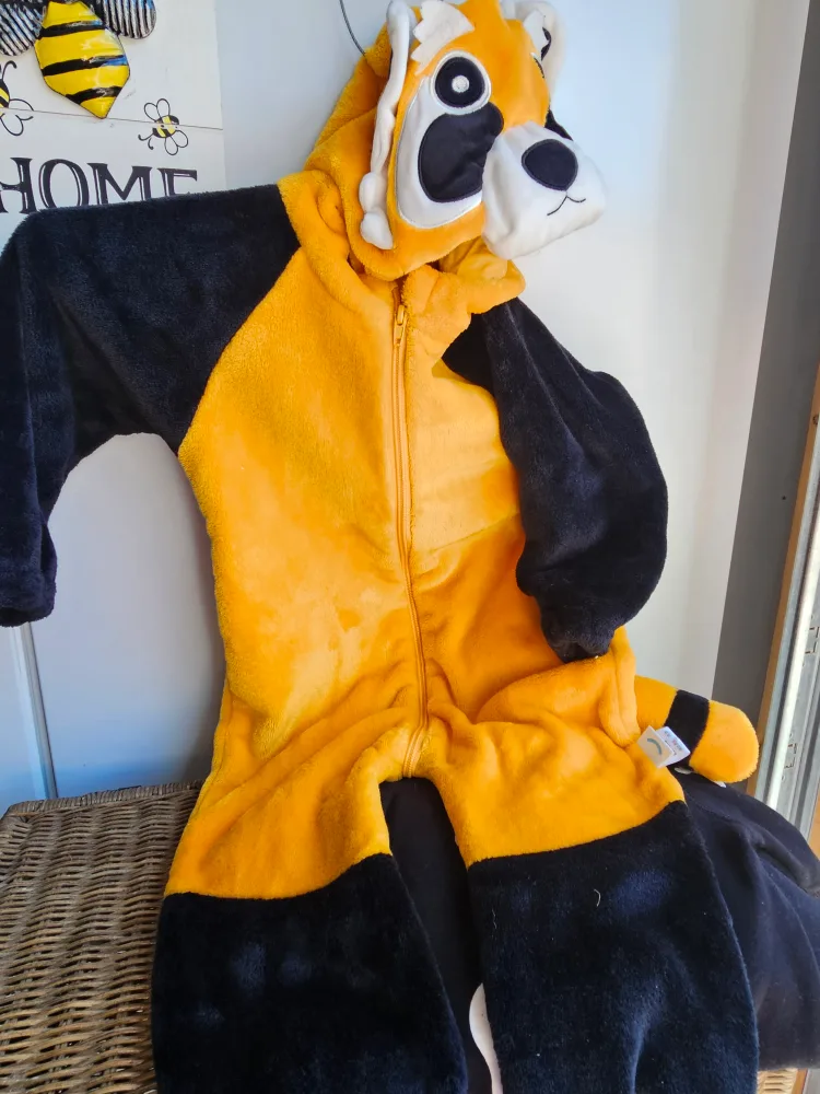 Red Panda Onesie - Size 90/52 thumbnail
