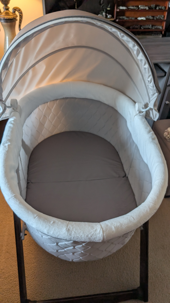 Bassinet with Canopy - photo 4