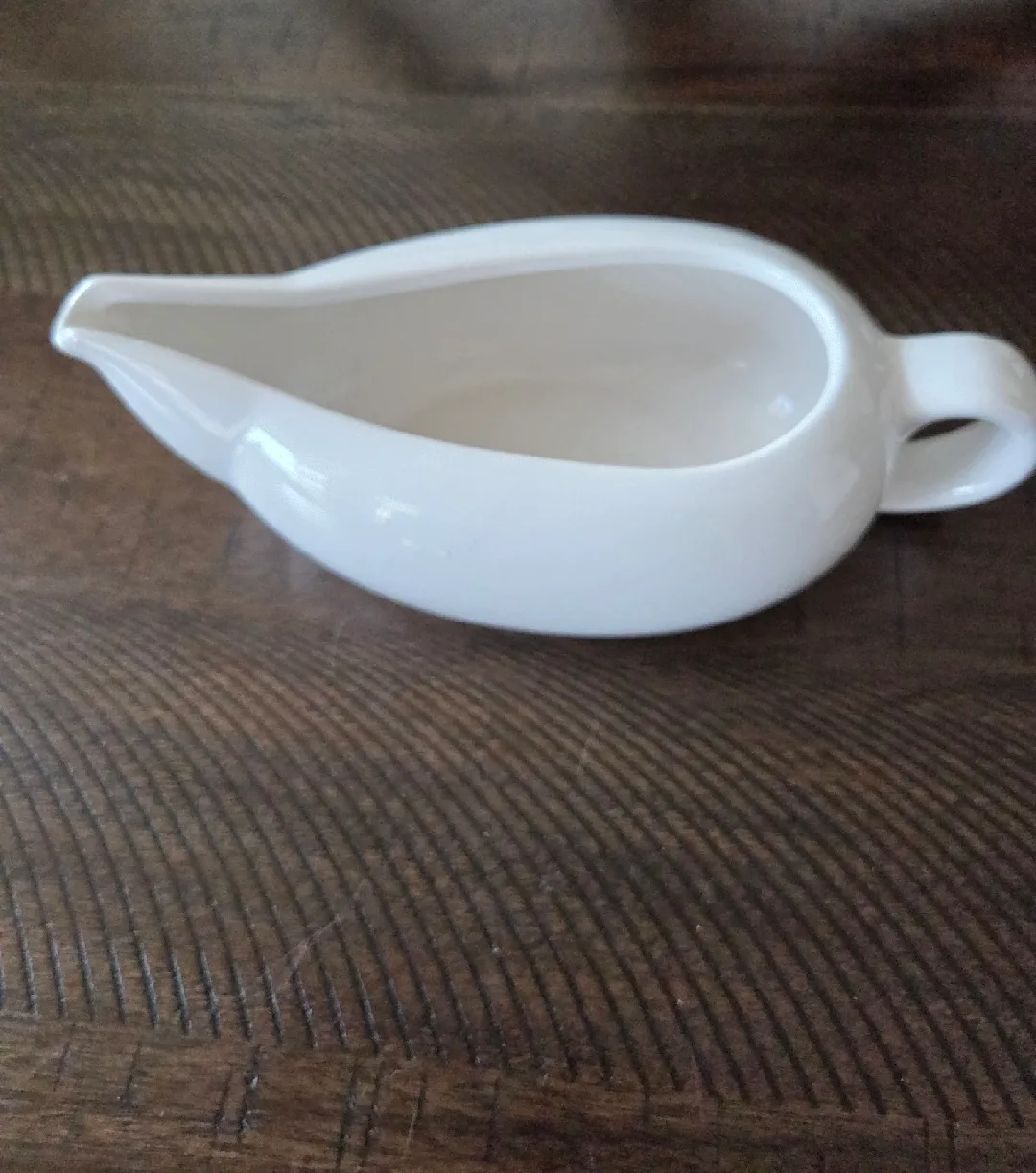 Homestyles White Gravy Boat 🥕 image indicator(2)