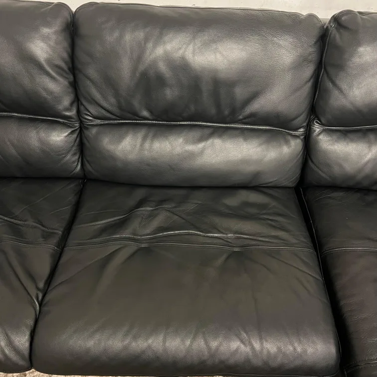 CJM leather sectional. L shaped sofa couch. Delivery image indicator(4)