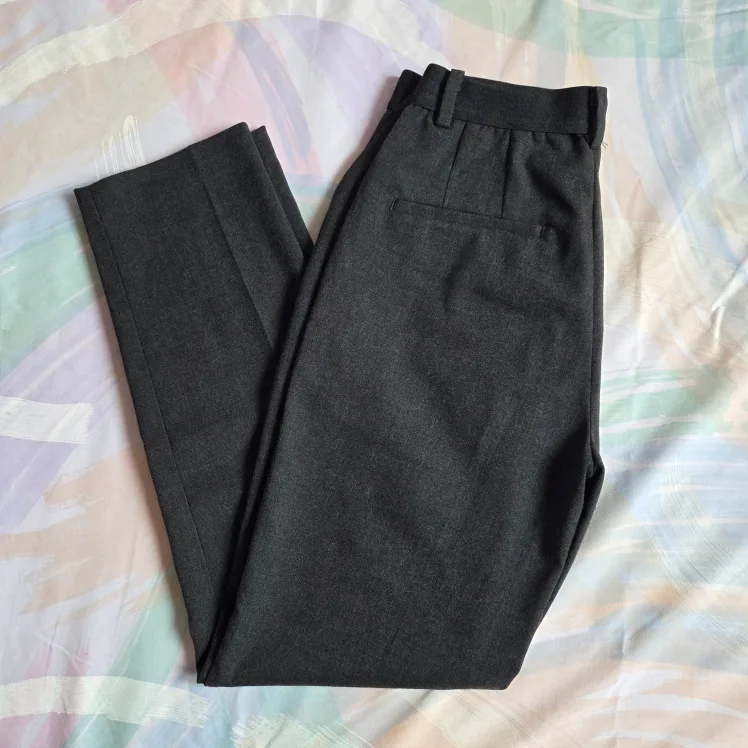 Uniqlo Dark Grey Smart Ankle Pants thumbnail