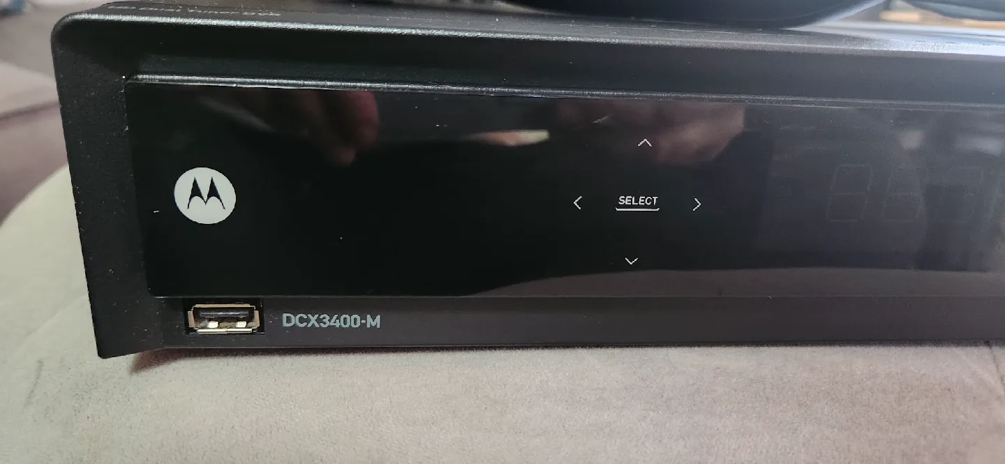 Motorola HD Dual Tuner DVR Set Up Box (DCX3400-M) image indicator(2)
