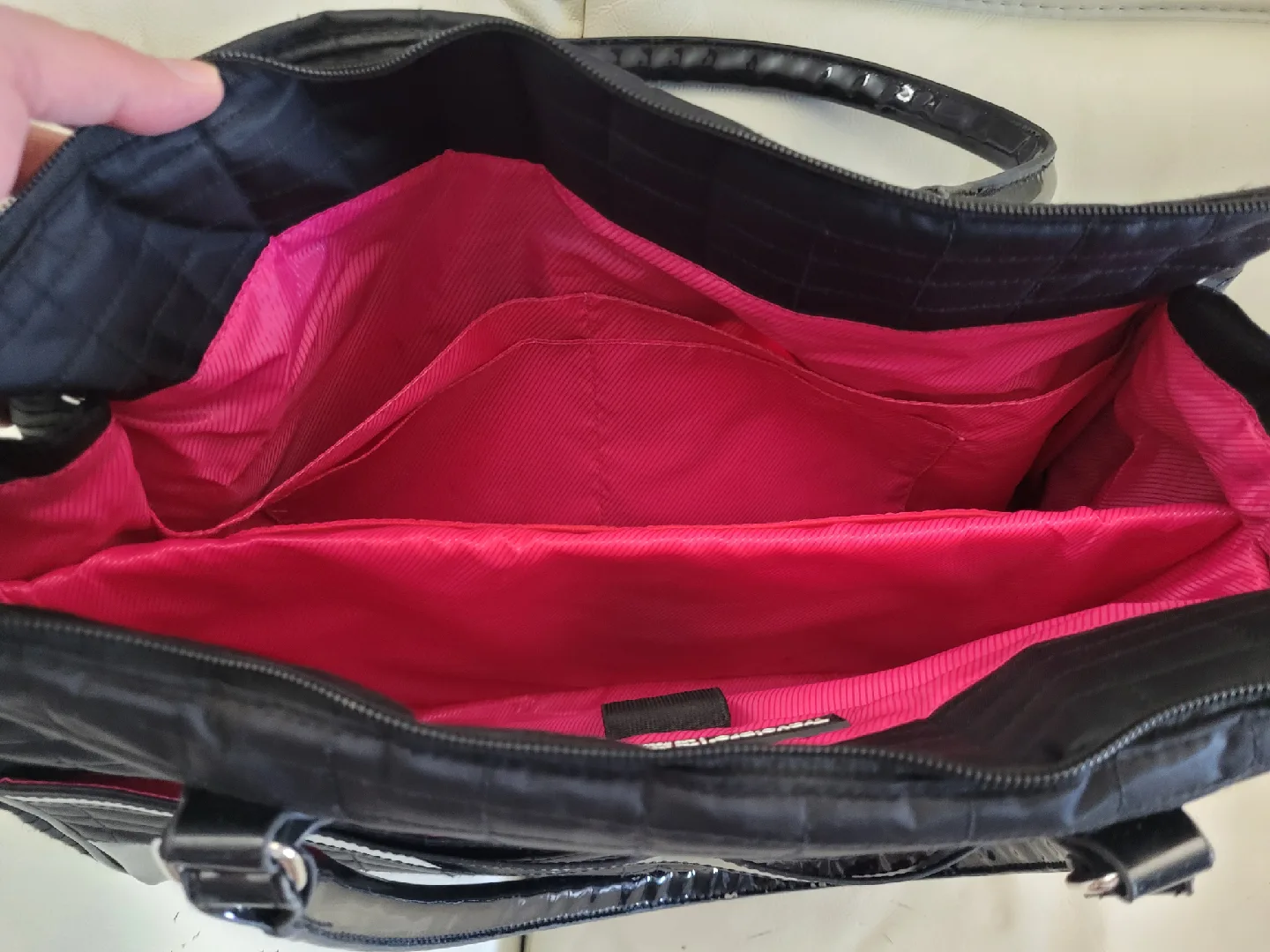 🥕 Travelpro Black Quilted Tote Bag image indicator(4)